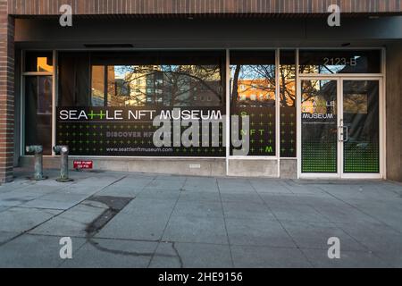 Seattle, Stati Uniti. 9 Jan 2022. Il nuovo museo NFT di Seattle nel quartiere di Belltown al 2123-B 1st Ave. Il nuovo museo digitale è previsto per l'apertura il 14th gennaio, appena a nord del centro. L'arte digitale a token non-fungibile è in crescita sostanzialmente l'anno scorso, alcuni pezzi di vendita per milioni di dollari. Credit: James Anderson/Alamy Live News Foto Stock