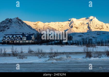 Il sole tramonta sulle cime del Parco Nazionale Vatnajokull Foto Stock