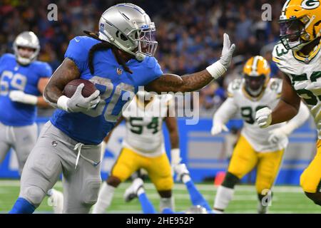 Detroit, Stati Uniti. . 09th Jan 2022. DETROIT, MI - GENNAIO 9: Detroit Lions running back (30) Jamaal Williams cerca cantieri extra che corrono durante la partita NFL tra Green Bay Packers e Detroit Lions il 9 gennaio 2022 al Ford Field di Detroit, MI (Foto di Allan Dranberg/CSM) credito: CAL Sport Media/Alamy Live News Foto Stock