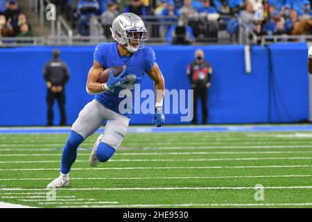 Detroit, Stati Uniti. . 09th Jan 2022. DETROIT, MI - GENNAIO 9: Detroit Lions Wide Receiver (14) Amon-Ra St. Brown si ribalta vicino al margine durante la partita NFL tra Green Bay Packers e Detroit Lions il 9 gennaio 2022 a Ford Field di Detroit, MI (Foto di Allan Dranberg/CSM) credito: CAL Sport Media/Alamy Live News Foto Stock