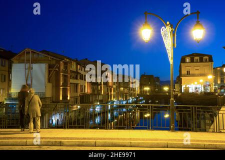 Vista notturna di Castres, Francia Foto Stock