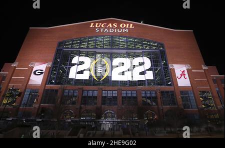 Indianapolis, Stati Uniti. 09th Jan 2022. Il Lucas Oil Stadium è pronto a ospitare i Georgia Bulldogs e l'Alabama Crimson Tide nella partita del campionato nazionale di football dei College Playoff di Indianapolis, Indiana, domenica 9 gennaio 2022. Il gioco si terrà lunedì 10 gennaio. Foto di Aaron Josefczyk/UPI Credit: UPI/Alamy Live News Foto Stock