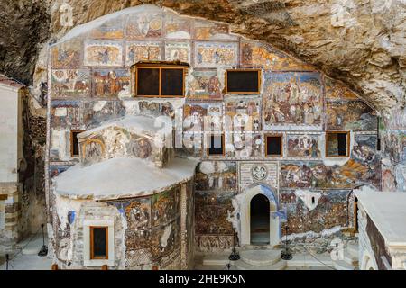 All'interno della chiesa rupestre del monastero di Sumela a Trabzon, Turchia Foto Stock