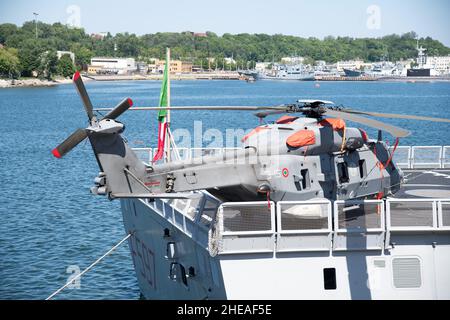 Italiano Antonio Marceglia F 597 a fregata di classe Carlo Bergamini nel porto di Gdynia, Polonia. Giugno 5th 2021 © Wojciech Strozyk / Alamy Stock Photo Foto Stock