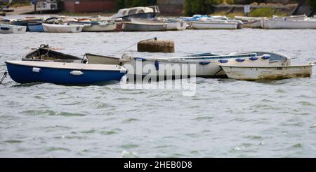 Barche viste nel porto di Itchenor ovest. Foto Stock