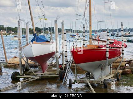 Barche viste nel porto di Itchenor ovest. Foto Stock