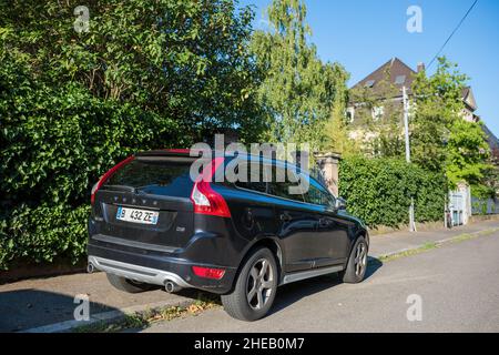 Strasburgo, Francia - 29 luglio 2019: Nero Volvo XC60 parcheggiato su una strada della città Foto Stock