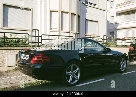 Strasburgo, Francia - 29 luglio 2019: Vista laterale del lusso nero mercedes-Benz SL coupé auto Foto Stock