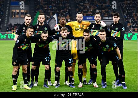 Milano, Italia. 09 gennaio 2022. I giocatori del FC Internazionale posano per una foto di squadra prima della Serie Una partita di calcio tra il FC Internazionale e la SS Lazio. Credit: Nicolò campo/Alamy Live News Foto Stock