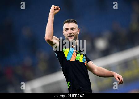 Milano, Italia. 09 gennaio 2022. Lo Skriniar di Milano del FC Internazionale celebra la vittoria al termine della serie A di una partita di calcio tra il FC Internazionale e la SS Lazio. Credit: Nicolò campo/Alamy Live News Foto Stock