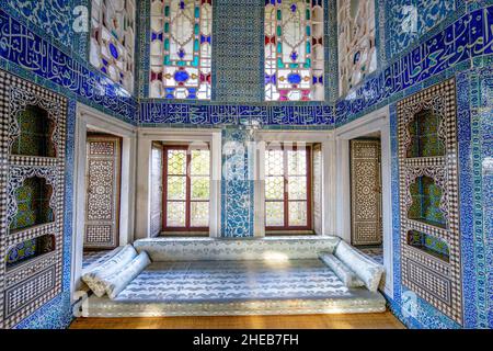 Vista interna di Baghdad Kiosk nel Palazzo Topkapi. Il Palazzo Topkapi è il simbolo della città di Istanbul. Foto Stock