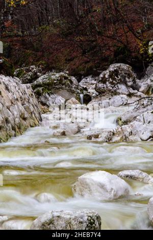 Le Cascate Savica (Slap Savica) sono una cascata nella Slovenia nordoccidentale. E' alta 78 metri (256 piedi) ed è alimentata da una sorgente carsica chiamata anche Savica Just Foto Stock