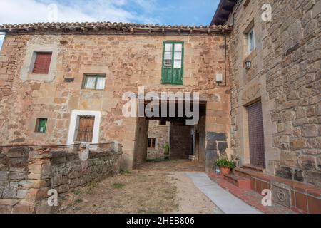 Borgo rurale e medievale di Boscones del Ebro a Palencia. Foto Stock