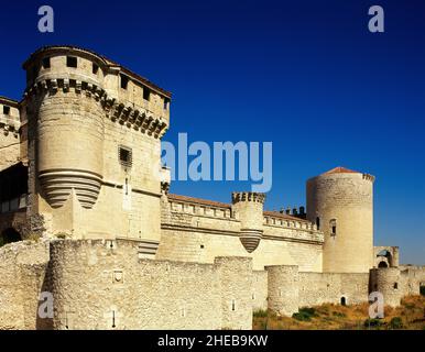 Spagna, Castiglia e Leon, provincia di Segovia, Cuellar. Castello dei Duchi di Albuquerque. Costruito in diversi stili architettonici, risale al 11 ° secolo, anche se la maggior parte dei suoi resti risalgono al 15 ° secolo. Il castello apparteneva a Don Alvaro de Luna e ai primi Duchi di Albuquerque. Foto Stock