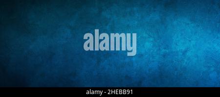 Lussuoso mortaio o gesso o cemento parete Moody elegante Blu con colori ciano scuro trama Banner sfondo chiaro calma cielo concetto per Graphic Desi Foto Stock