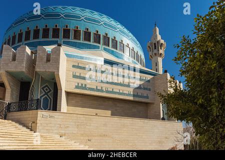 AMMAN, GIORDANIA - 27 DICEMBRE 2021: La moschea del re Hussein Bin Talal ad Amman. Foto Stock