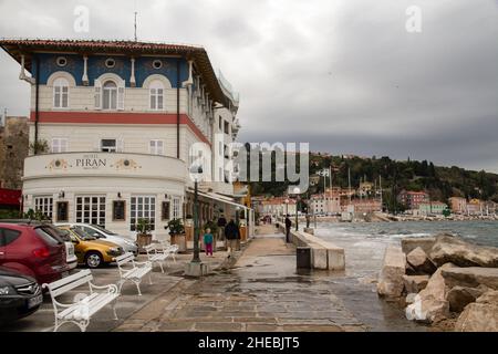 Piran (Pirano) è una città della Slovenia sudoccidentale, situata sul Golfo di Piran, sul Mare Adriatico. È una delle tre maggiori città dell'Istria slovena. Th Foto Stock