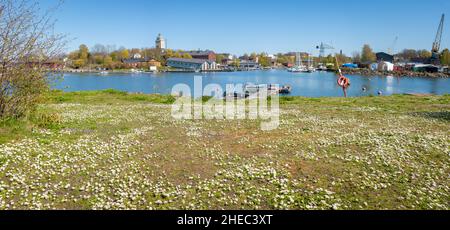 Primavera nella fortezza marina di Suomenlinna, Helsinki, Finlandia Foto Stock