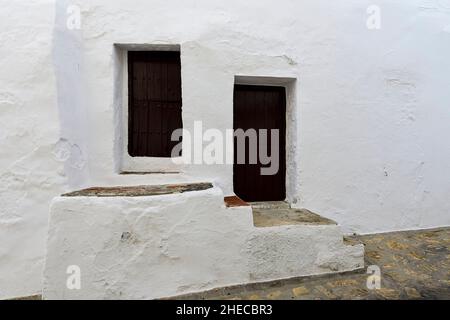 Porte delle case bianche di Salobrena a Granada. Foto Stock