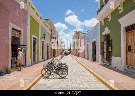 Messico, Campeche, città fortificata dichiarata Patrimonio dell'Umanità dall'UNESCO, centro storico e le sue colorate case coloniali Foto Stock