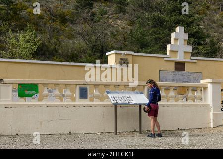 Francia, Dr?me, Eygalayes, parco naturale regionale delle Baronnies Proven?ales, il col Saint Jean, necropoli nazionale, il Memoriale dei 35 dei labirinti di Ventoux colpo il 22 febbraio 1944 Foto Stock