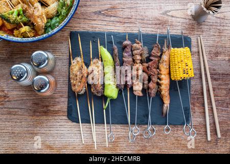 Sheffield UK - 9 May 2018: Delizioso cibo asiatico da Saha Skewer Foto Stock