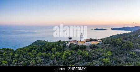 Francia, Var, penisola di Saint Tropez, Ramatuelle, Cap Camarat, Faro di Camarat (vista aerea) // Francia, Var (83), presqu'île de Saint-Tropez, Ra Foto Stock