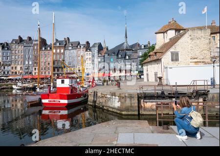 Francia, Calvados (14), Pays d'Auge, Honfleur, il Porto Vecchio sul Quay di Saint-Catherine, Foto Stock