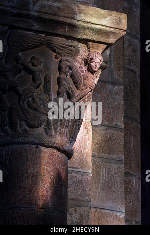 Francia, Lozere, Langogne, tappa sul sentiero Stevenson o GR 70, 12th secolo Saint-Gervais e Saint-Protais chiesa romanica, capitale romanica Foto Stock