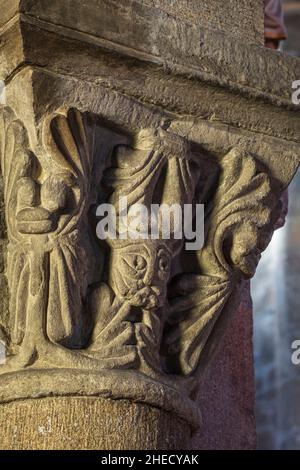 Francia, Lozere, Langogne, tappa sul sentiero Stevenson o GR 70, 12th secolo Saint-Gervais e Saint-Protais chiesa romanica, capitale romanica Foto Stock