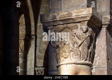 Francia, Lozere, Langogne, tappa sul sentiero Stevenson o GR 70, 12th secolo Saint-Gervais e Saint-Protais chiesa romanica, capitale romanica Foto Stock