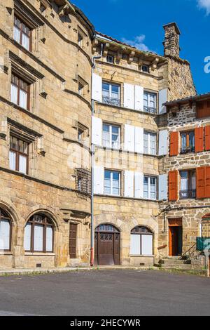 Francia, Haute-Loire, Pradelles, etichettato Les Plus Beaux Villages de France (i più bei villaggi di Francia), villaggio sul sentiero Stevenson o GR 70, Place de la Halle Foto Stock