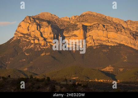 Spagna, Ainsa, Sobrabe comarque, Provincia di Huesca, Comunità Autonoma di Aragona, Pena Montanesa Peak Foto Stock