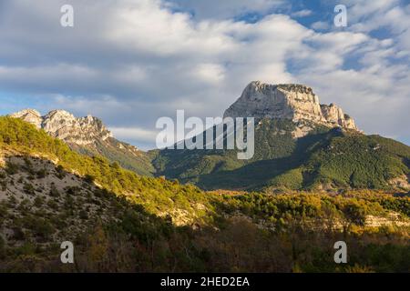 Spagna, Ainsa, Sobrabe comarque, Provincia di Huesca, Comunità Autonoma di Aragona, Pena Montanesa Peak Foto Stock