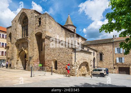 Francia, Lozere, Langogne, tappa sul sentiero Stevenson o GR 70, 12th secolo Saint-Gervais e Saint-Protais chiesa romanica Foto Stock