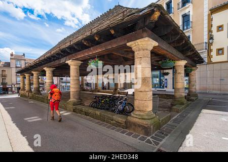 Francia, Lozere, Langogne, tappa sul sentiero Stevenson o GR 70, mercato coperto (1742) Foto Stock