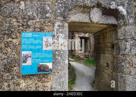 Francia, Deux-Sevres, Parthenay, passo su una delle vie per Santiago de Compostela (Plantagenet Way), rovine del castello fortificato Foto Stock