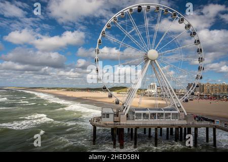 La ruota farris sulla spiaggia di Scheveningen l'Aia nei Paesi Bassi. Foto Stock