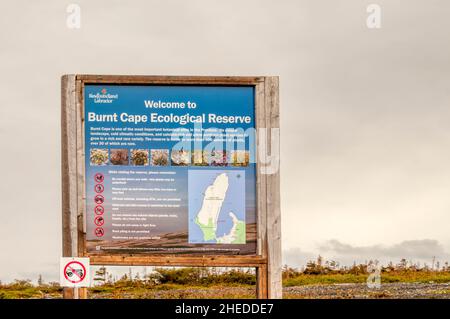 Un cartello Welcome to Burned Cape Ecological Reserve fornisce informazioni turistiche sulla riserva e la sua vita vegetale, nonché le regole per i visitatori. Foto Stock