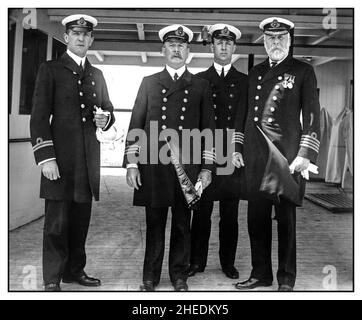 TITANIC /OLYMPIC 9th Giugno 1911: Ufficiali della White Star Liner 'Olympic' da sinistra a destra: Primo ufficiale William M Murdoch, ingegnere capo Joseph Evans, quarto ufficiale David Alexander e Capt. Edward J. Smith visto sul Olympic.Captain Edward Smith più famoso per il suo ruolo al timone del Titanic, il disastroso ultimo viaggio nella sua carriera di successo in mare Foto Stock