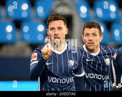 Giubilazione Milos PANTOVIC (BO) dopo il suo obiettivo a 1: 0, gesto, gesto, r. Anthony LOSILLA (BO) Soccer 1st Bundesliga, 18th matchday, VfL Bochum (BO) - VfL Wolfsburg (WOB), il 9th gennaio 2022 a Bochum/Germania. Le normative #DFL vietano l'uso di fotografie come sequenze di immagini e/o quasi-video # Â Foto Stock