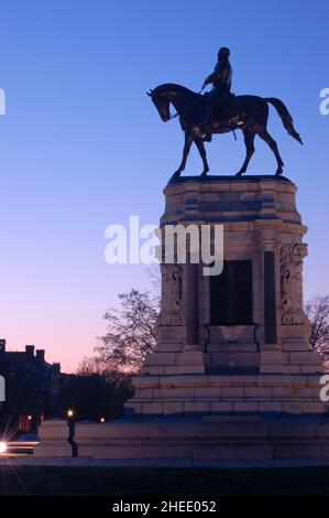 Una statua del generale confederato Robert e Lee una volta si trovava sulla Memorial Avenue a Richmond, Virginia. La scultura è stata rimossa. Foto Stock