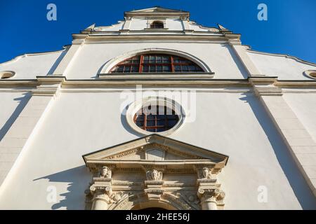 Rytwiany, Polonia. 11 novembre 2021. Chiesa storica nel Golden Forest Hermitage a Rytwiany. Credito: Waldemar Sikora Foto Stock