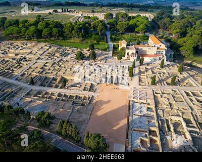 Antica città romana presso il sito archeologico di Empúries. Provincia di Girona. Catalogna. Spagna. Ampurias, conosciuta anche come Empúries, era una città sul Mediter Foto Stock