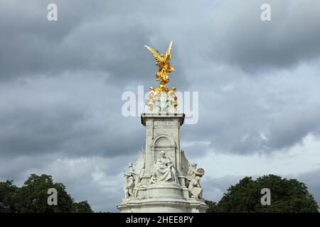 Vista del Victoria Memorial da Buckingham Palace Foto Stock