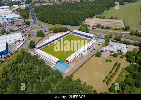 Foto aerea della Stevenage Football Club una squadra di calcio di associazione professionale con sede nella città di Stevenage, Hertfordshire, Inghilterra su un sole Foto Stock