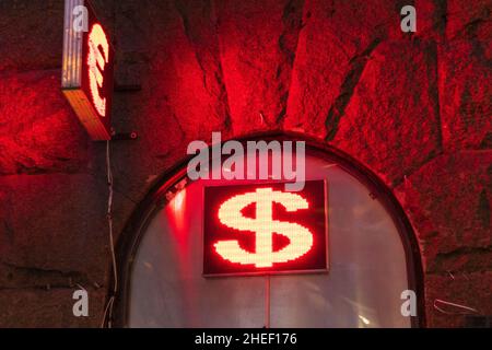 cambio valuta dollaro vd euro segno neon strada pubblicità denaro Foto Stock