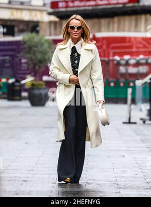 Londra, Regno Unito. 10th Jan 2022. Amanda Holden ha visto la partenza dopo il suo programma di FM cuore ai Global radio Studios. (Foto di Brett Cove/SOPA Images/Sipa USA) Credit: Sipa USA/Alamy Live News Foto Stock