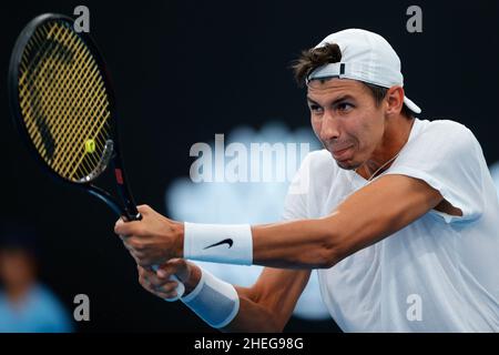 Sydney, Australia. 11th Jan 2022. Alexei Popyrin d'Australia gioca una mano d'avanti contro Pedro Martinez di Spagna durante il Sydney Tennis Classic 2022 al Sydney Olympic Park Tennis Center di Sydney, Australia, il 11 gennaio 2022. Foto di Peter Dovgan. Solo per uso editoriale, licenza richiesta per uso commerciale. Nessun utilizzo nelle scommesse, nei giochi o nelle pubblicazioni di un singolo club/campionato/giocatore. Credit: UK Sports Pics Ltd/Alamy Live News Foto Stock