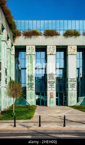 Varsavia, Polonia - 19 settembre 2020: Palazzo della Corte Suprema della Repubblica di Polonia Sad Najwyzszy in Piazza Krasinskich nel quartiere della Città Vecchia di Varsavia Foto Stock